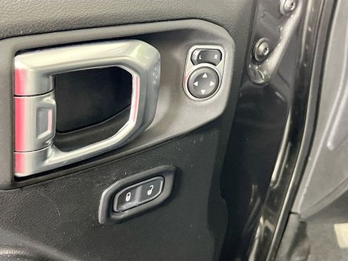 Used 2023 Jeep Gladiator Sport AWD/4WD image 17