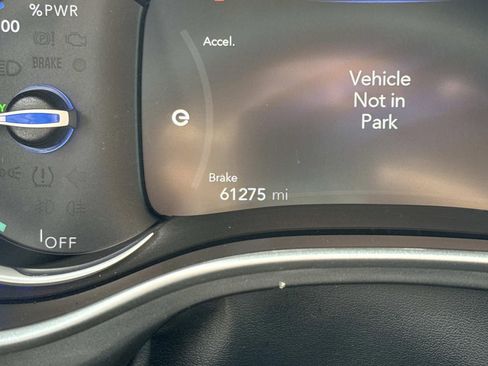 Used 2024 Chrysler Pacifica Limited FWD image 28
