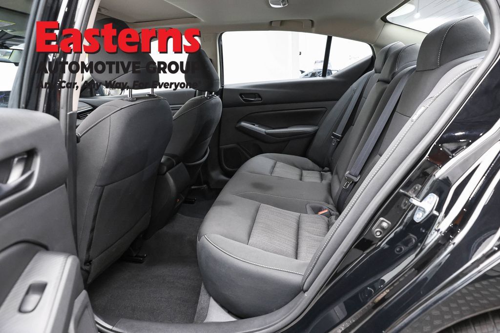 Used 2024 Nissan Altima 2.5 SV w/ SV Premium Package FWD image 21