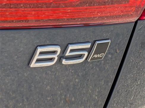 Used 2023 Volvo XC60 B5 Plus w/ Climate Package image 12