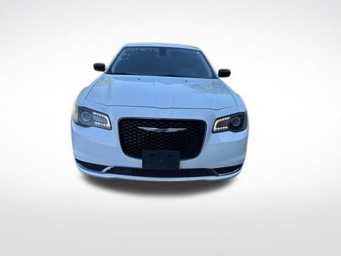 Used 2020 Chrysler 300 Touring w/ Sport Appearance Package RWD image 8