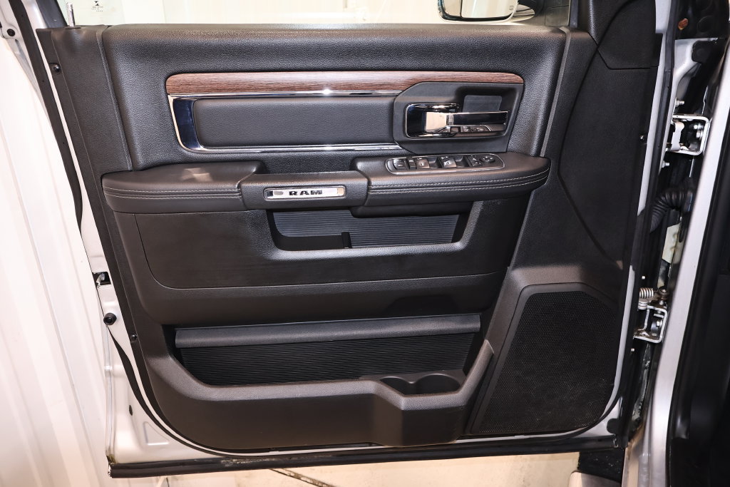 Used 2018 RAM 2500 Laramie w/ Convenience Group AWD/4WD image 8
