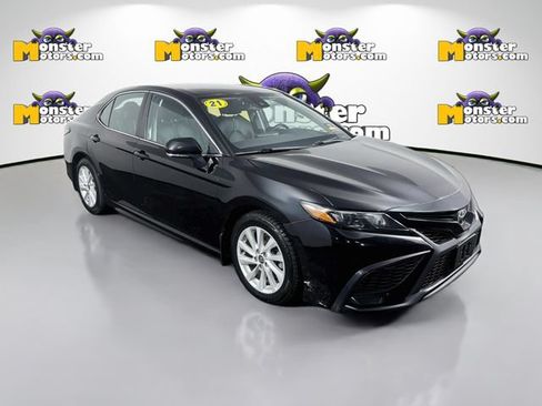 Used 2021 Toyota Camry SE FWD image 3