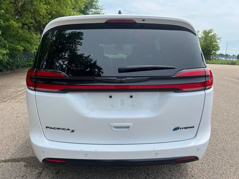 Used 2024 Chrysler Pacifica Limited FWD image 4