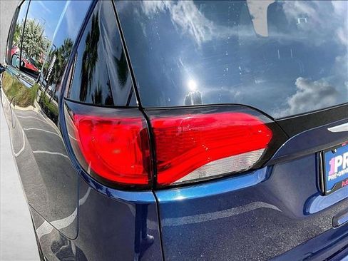 Used 2018 Chrysler Pacifica Limited w/ Advanced Safetytec Group FWD image 29