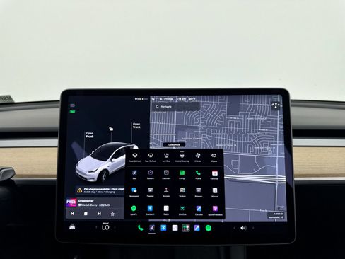 Used 2021 Tesla Model Y Long Range AWD/4WD image 23