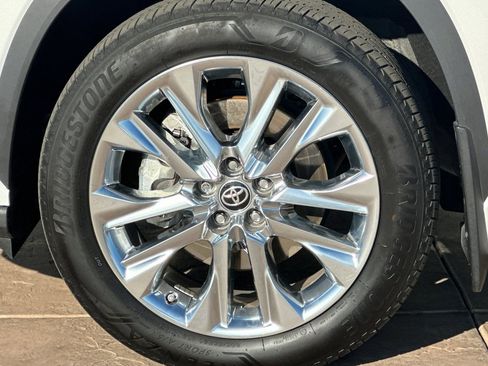 Used 2024 Toyota Highlander Limited image 33