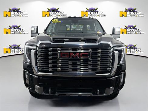 Used 2024 GMC Sierra 2500 Denali w/ Technology Package image 2