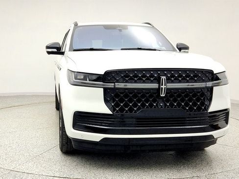Used 2025 Lincoln Navigator Reserve w/ Jet Appearance Package AWD/4WD image 2