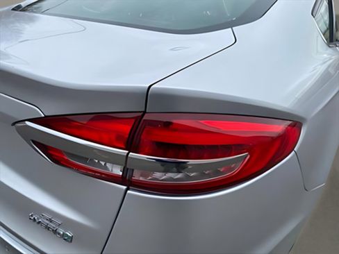 Used 2019 Ford Fusion SE image 13