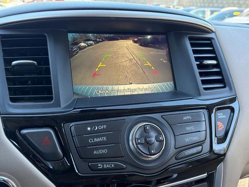 Used 2020 Nissan Pathfinder SV image 9