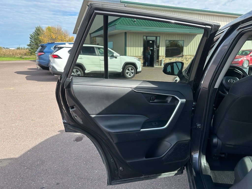Used 2024 Toyota RAV4 LE AWD/4WD image 21