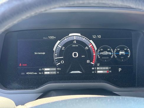 Used 2025 Toyota Tundra Limited AWD/4WD image 11