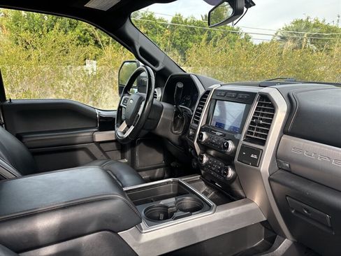 Used 2020 Ford F350 Platinum w/ Tremor Off-Road Package AWD/4WD image 19