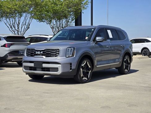 Certified 2024 Kia Telluride S w/ S Sunroof Package image 2
