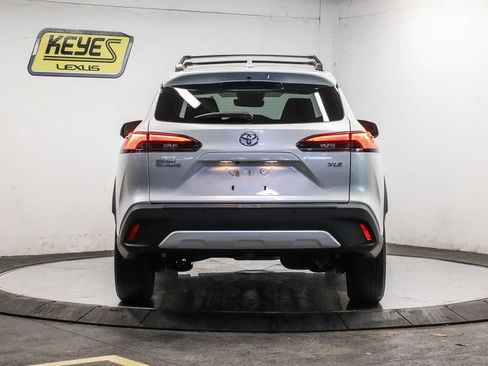 Used 2023 Toyota Corolla Cross XLE w/ Convenience Package FWD image 3