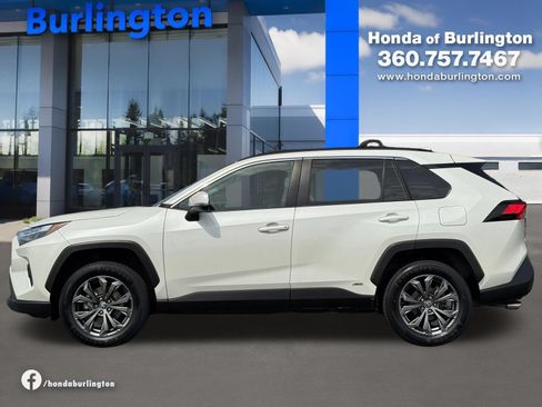 Used 2022 Toyota RAV4 XLE Premium AWD/4WD image 3
