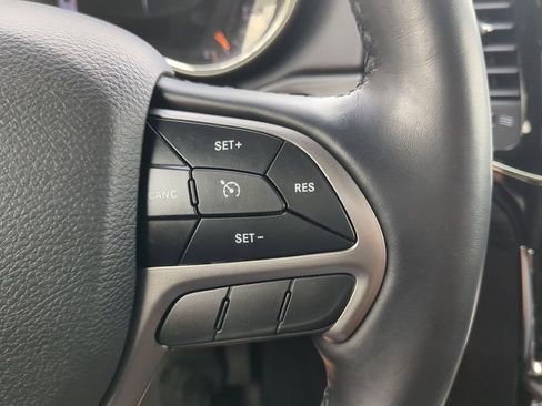 Used 2021 Jeep Grand Cherokee Laredo X image 30