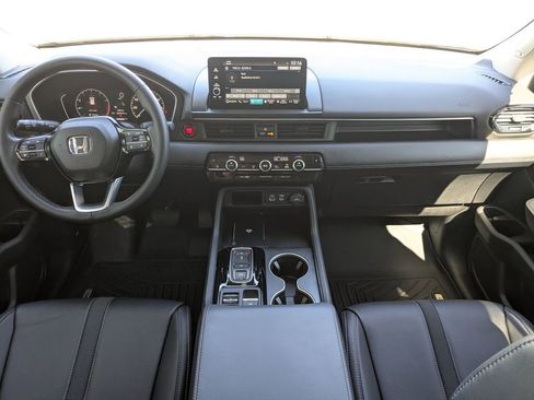 Used 2024 Honda Pilot Touring image 16
