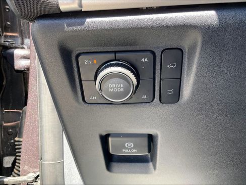 Used 2025 Ford Expedition Max Active AWD/4WD image 35