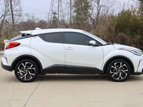 Certified 2020 Toyota C-HR XLE image 4