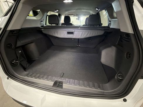 Used 2023 GMC Terrain SLE w/ Driver Convenience Package image 23