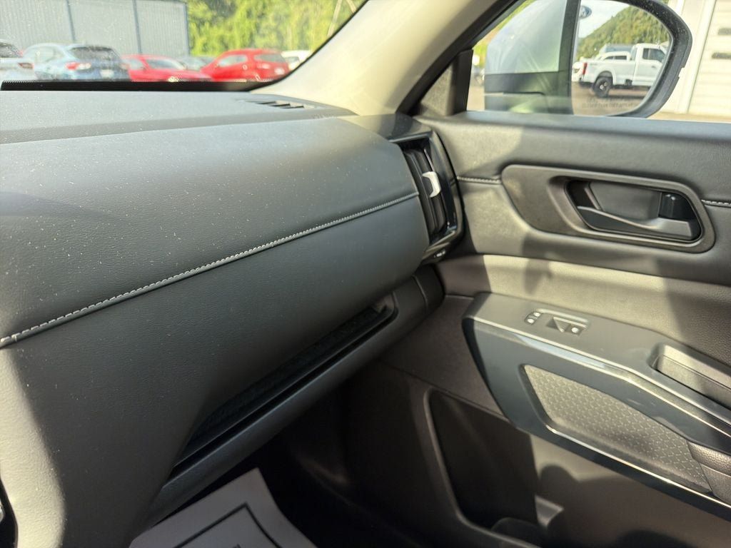 Used 2025 Nissan Pathfinder SV AWD/4WD image 25