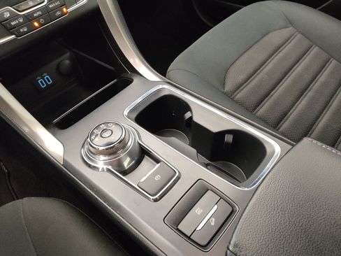Used 2019 Ford Fusion SE FWD image 26
