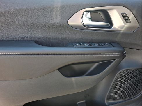 New 2026 Chrysler Pacifica Select w/ S Appearance Package image 9