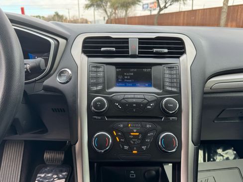 Used 2018 Ford Fusion S image 18