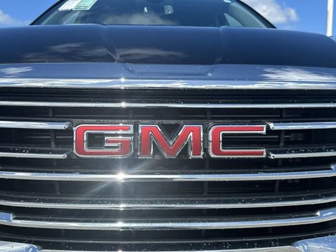 Used 2024 GMC Terrain SLT AWD/4WD image 10