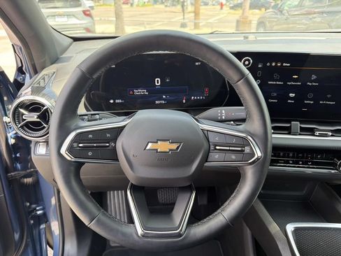 Used 2025 Chevrolet Equinox LT FWD image 22