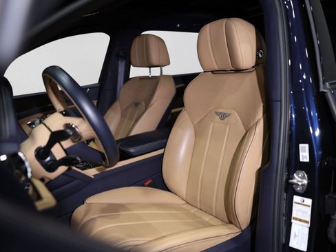 Used 2023 Bentley Bentayga Extended Wheelbase AWD/4WD image 32