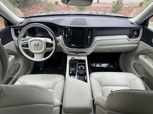 Used 2023 Volvo XC60 T8 Plus image 15