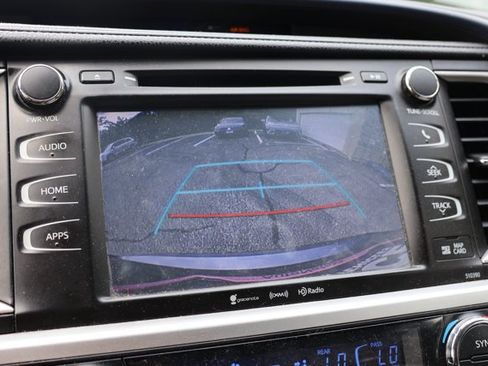 Used 2019 Toyota Highlander XLE AWD/4WD image 15