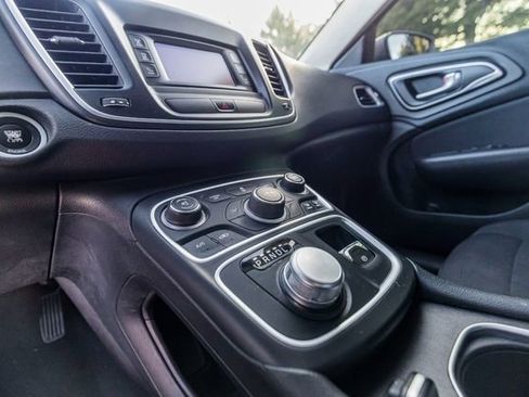 Used 2015 Chrysler 200 Limited w/ Convenience Group image 22