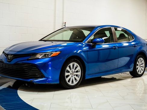 Used 2020 Toyota Camry LE image 4