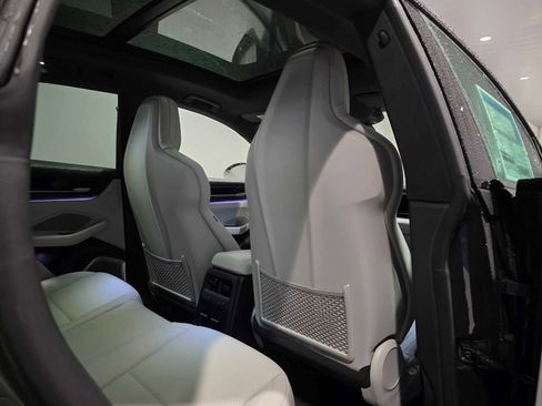 New 2025 Porsche Macan 4S Electric image 18