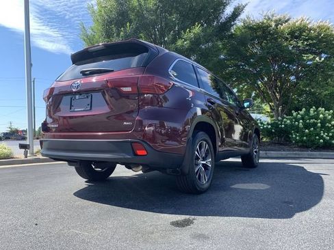 Certified 2019 Toyota Highlander LE AWD/4WD image 8