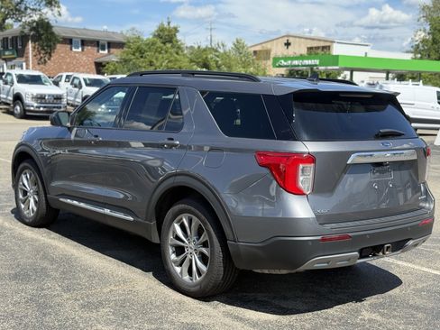 Certified 2022 Ford Explorer XLT w/ Equipment Group 202A image 4