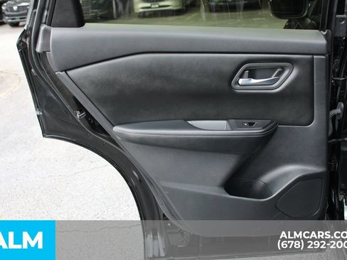 Used 2024 Nissan Rogue SV FWD image 19