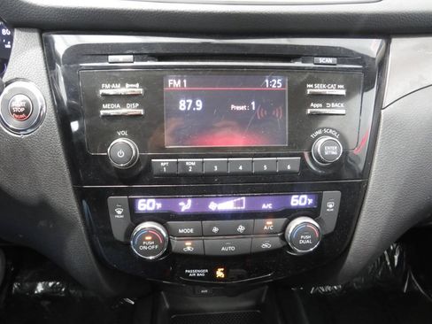 Used 2016 Nissan Rogue SV w/ SV Moonroof Package AWD/4WD image 21