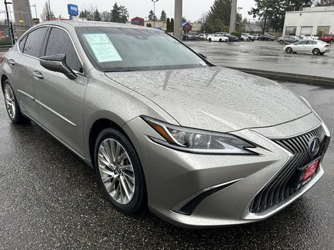 Used 2021 Lexus ES 300h w/ Accessory Package 2 image 3