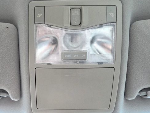 Used 2011 Toyota Avalon Limited FWD image 31