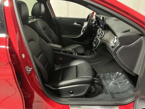 Used 2019 Mercedes-Benz GLA 250 4MATIC image 33