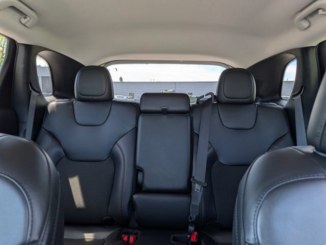 Used 2021 Jeep Cherokee Trailhawk w/ Comfort/Convenience Group AWD/4WD image 18