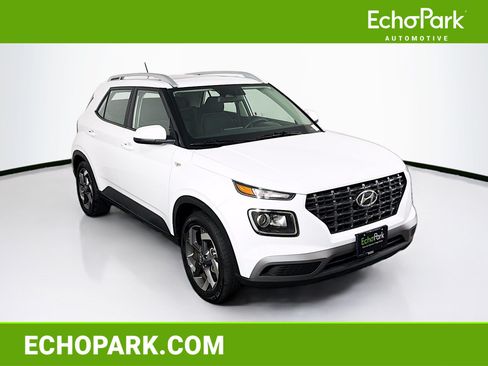 Used 2025 Hyundai Venue SEL FWD image 1