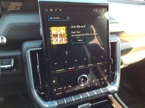 Used 2025 GMC Yukon Denali w/ Advanced Technology Package AWD/4WD image 33