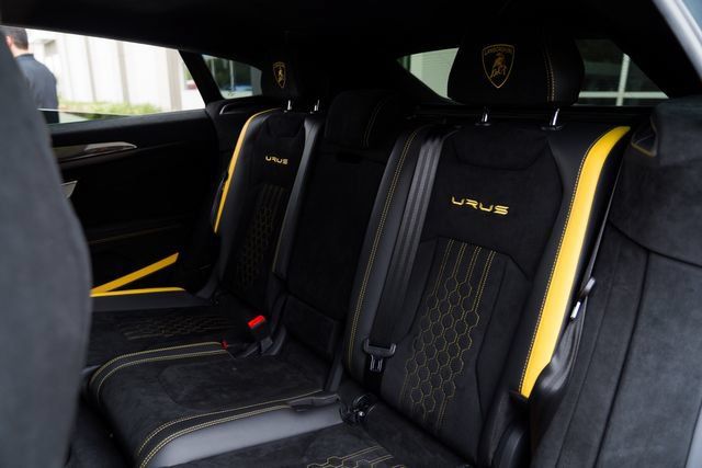 Used 2024 Lamborghini Urus Performante AWD/4WD image 23