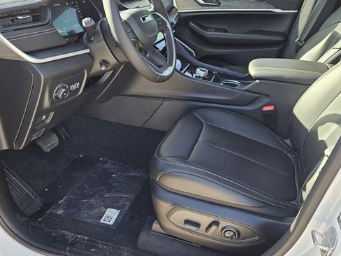 New 2026 Jeep Grand Cherokee Limited RWD image 17